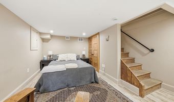 2817 24TH St N, Arlington, VA 22207