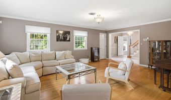 4053 WEDGEWOOD Rd, Allentown, PA 18104