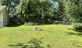 424 Hilltop Rd, Ames, IA 50014