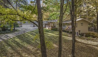 7160 River Valley Dr SE, Alto, MI 49302