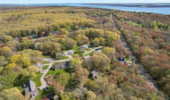 7 Winterberry Rd, Narragansett, RI 02882