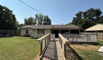 111 W Lee St, Aurora, MO 65605