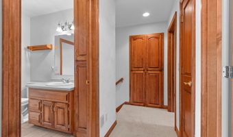 321 E APPLE CREEK Rd, Appleton, WI 54913