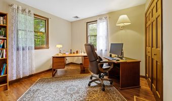 620 Riverside Dr, Cheshire, CT 06410