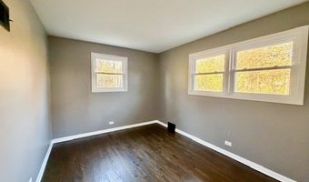 22 W070 Byron Ave, Addison, IL 60101