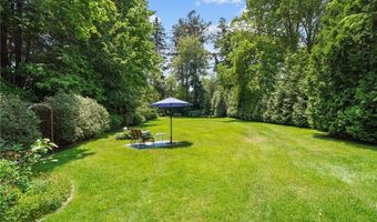 112 County Rd, Barrington, RI 02806