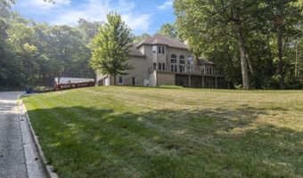 2 Echowood Dr, Algonquin, IL 60102