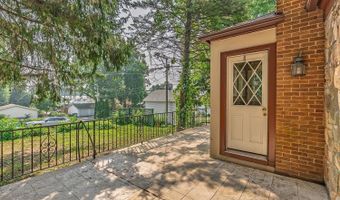 914 Ash St, Baraboo, WI 53913