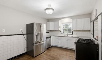 9860 Berwick Dr, Affton, MO 63123