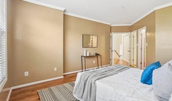 4691 LONGSTREET Ln 202, Alexandria, VA 22311