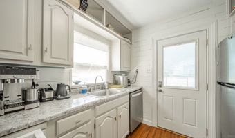 922 Alhambra Dr, Anderson, IN 46012