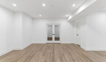 7705 HOLIDAY Ter, Bethesda, MD 20817