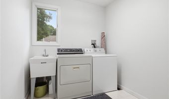 7 Foxwood Dr, Lincoln, RI 02865