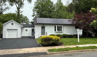 41 Woods Ave, Bergenfield, NJ 07621