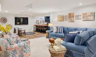1048 Ocean Rd, Narragansett, RI 02882