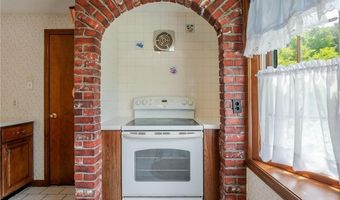 9 Apache Ln, Cumberland, RI 02864