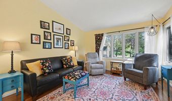 1472 Arden View Dr, Arden Hills, MN 55112