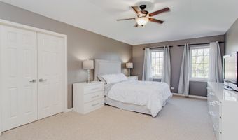 3 BLACKWOLF Ct, Algonquin, IL 60102