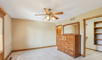 1046 8th St SE, Altoona, IA 50009