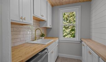 243 Maple Ave, Barrington, RI 02806
