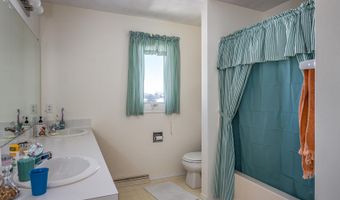 3200 S HUCKLEBERRY Ln, Appleton, WI 54915