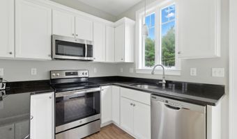16 Frontier Way, Arundel, ME 04046