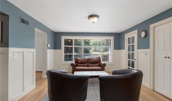 1 Gladridge Dr, East Greenwich, RI 02818