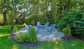 8 Winterberry Dr, Coventry, RI 02816