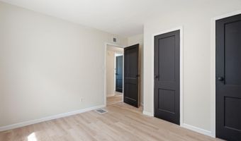 1074 S James Rd, Columbus, OH 43227