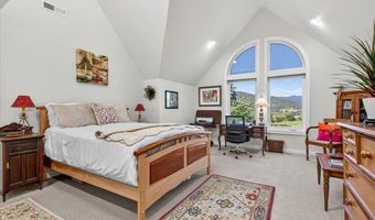 39 E Valley View Rd, Ashland, OR 97520