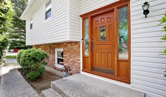 29 Thomsen Dr, Airmont, NY 10952