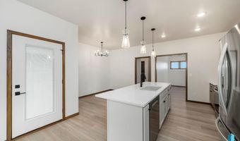 2413 E Tinley St, Brandon, SD 57005