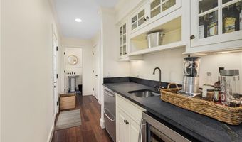 44 Tuckerman Ave, Middletown, RI 02842