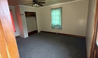 140 S 4th St, Albion, IL 62806
