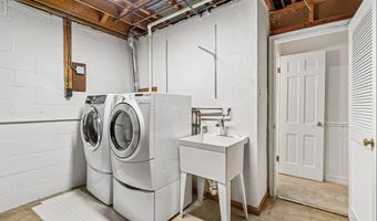 5601 KIRKWOOD Dr, Bethesda, MD 20816