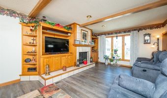 302 12th Ave NW, Altoona, IA 50009