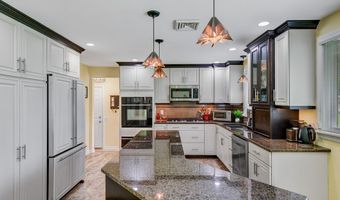 515 Park Club Ln, Amherst, NY 14221
