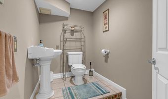 156 Magnolia Ln, Middletown, NJ 07748