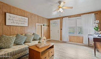 125 Eighth St, Belford, NJ 07718