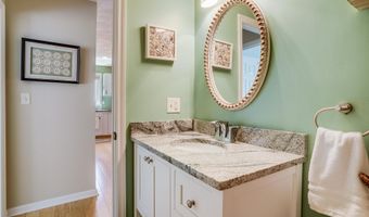 8 Royal Ln, Raymond, NH 03077