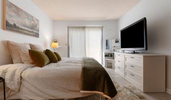 65 Peddlars Dr 65, Branford, CT 06405