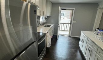 7 Penndale Dr, Amityville, NY 11701