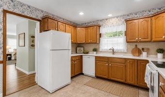 58 Brookview Ln, Aberdeen, NJ 07747