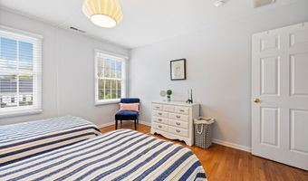 1274 Cheshire St, Cheshire, CT 06410