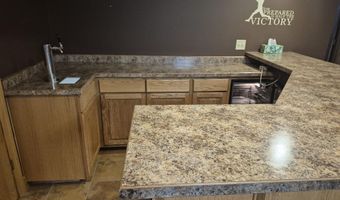102 Linda Ln, Aberdeen, SD 57401