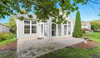 16 Greenways Ln, Lakewood, NJ 08701