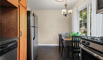 983 Roseland Rd, Alliance, OH 44601