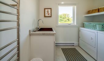 8 Shipmasters Cove Rd, Belfast, ME 04915