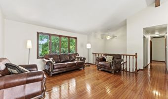 409 Maplewood Dr, Antioch, IL 60002
