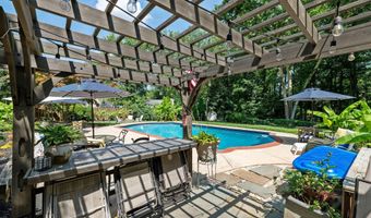 8121 BRIAR CREEK Dr, Annandale, VA 22003